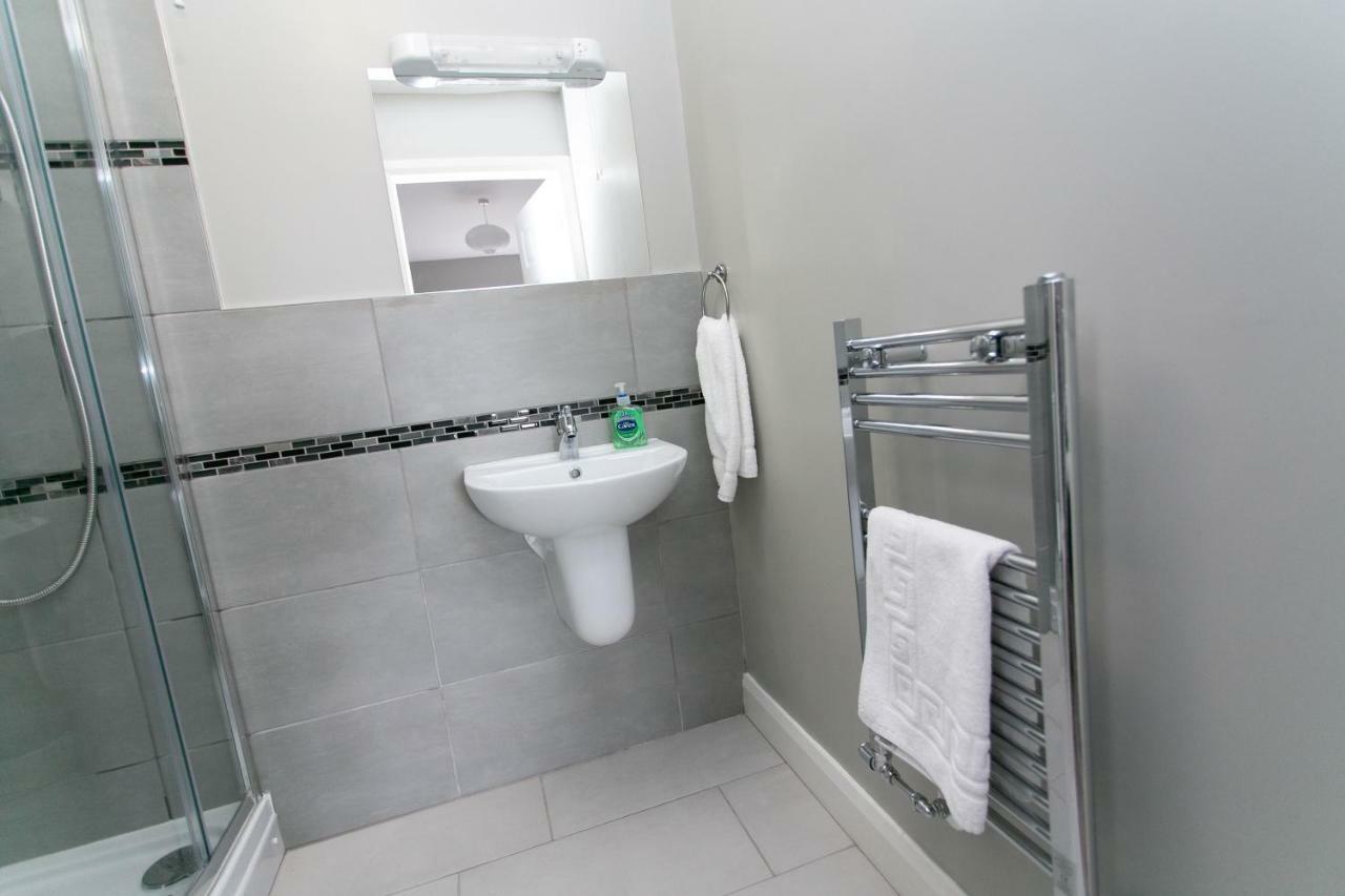 Road Apartment *