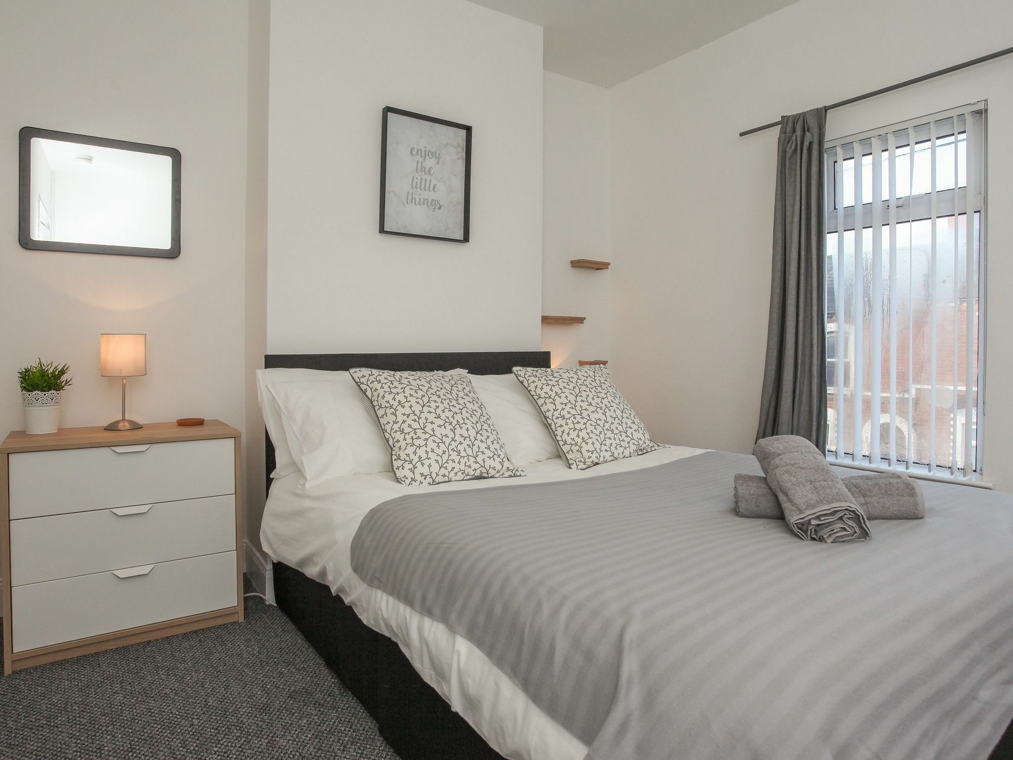 Donegall Avenue - Serviced Holiday home *
