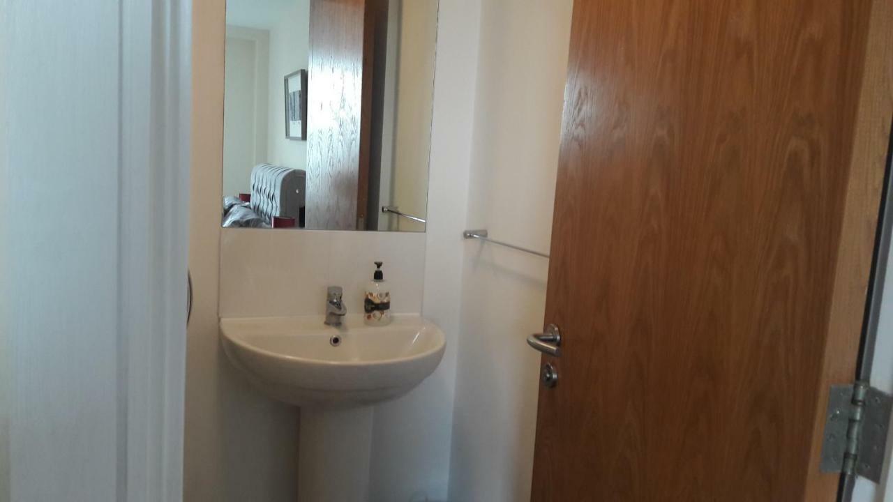 Apartment Modern 2 Bed With Balcony
