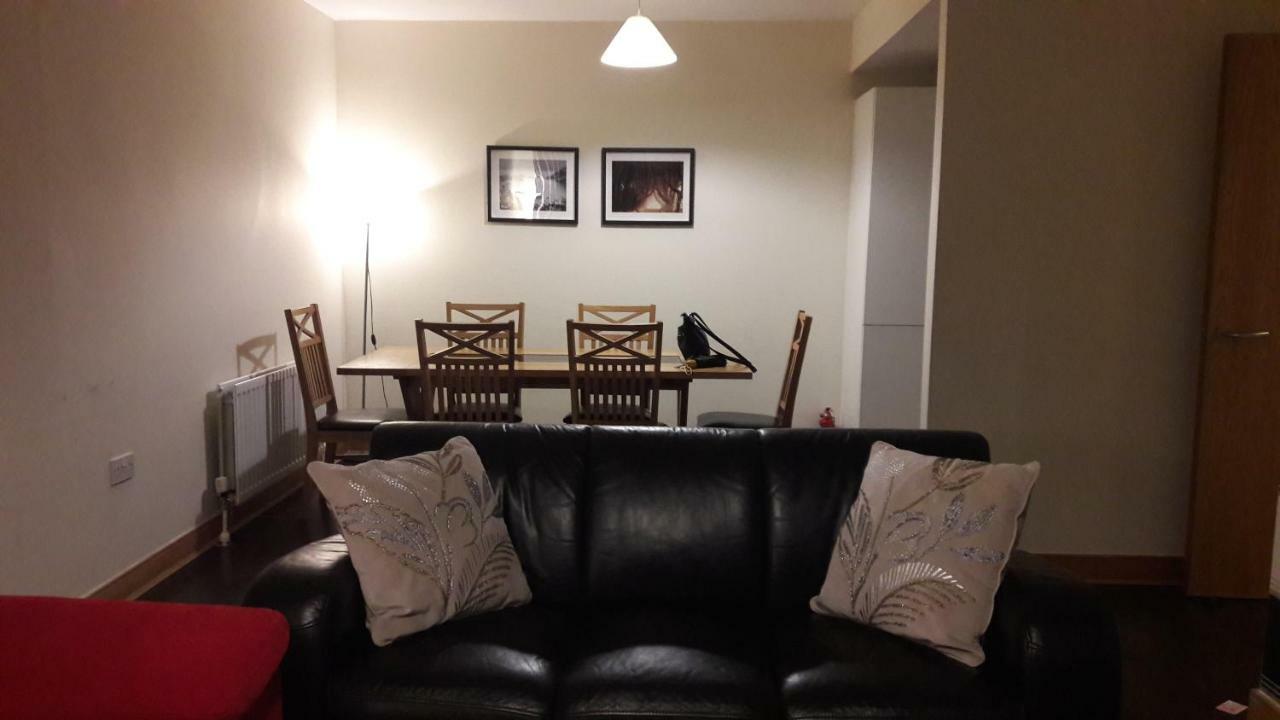 Apartment Modern 2 Bed With Balcony *