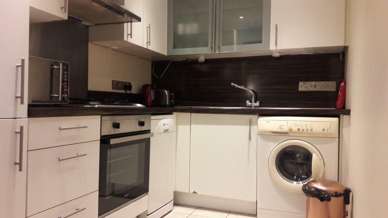 Modern 2 Bed With Balcony * Belfast