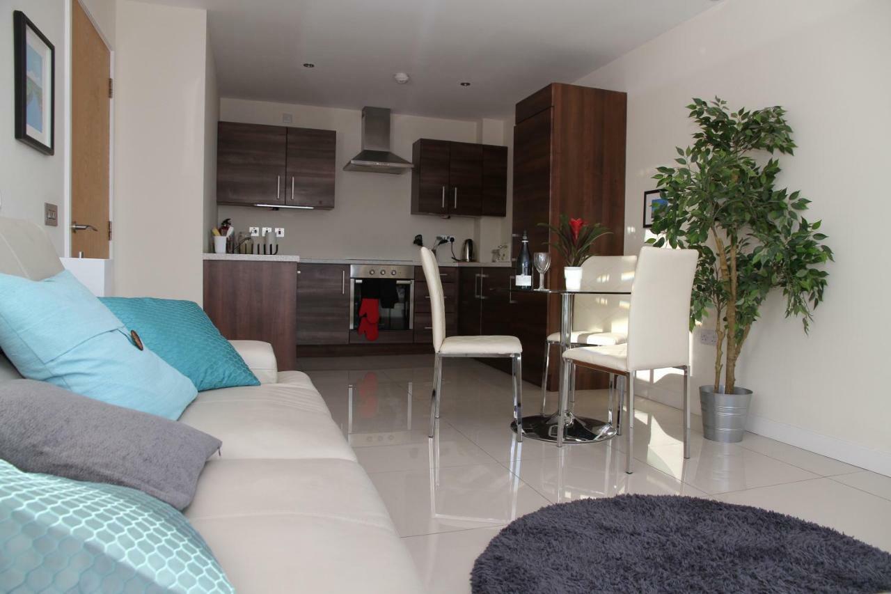 Apartment Centre *