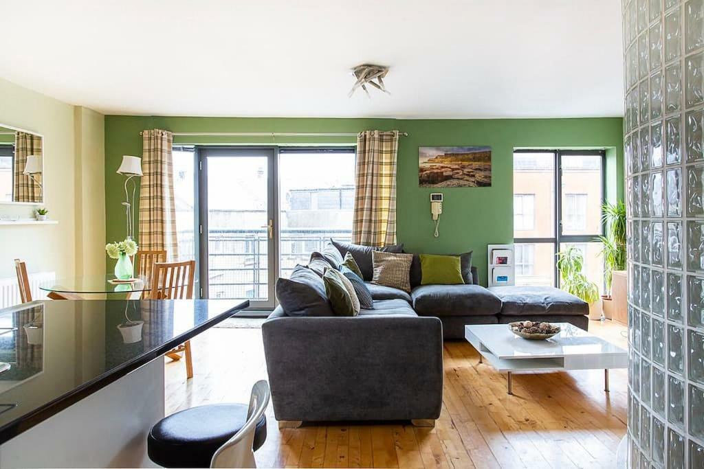 Spacious Centre Duplex *