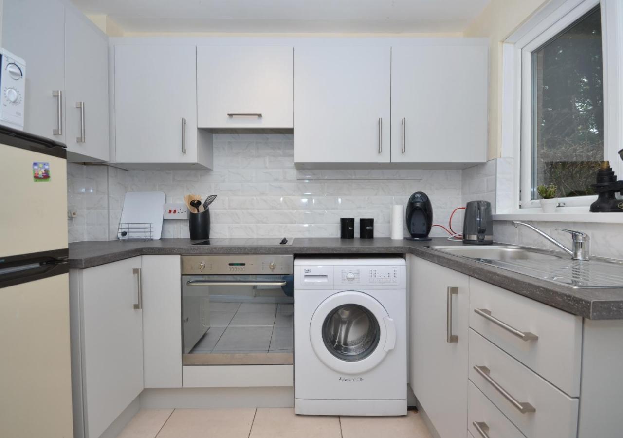 Bright Stylish 2 Bedroom Garden South Close To Everything *