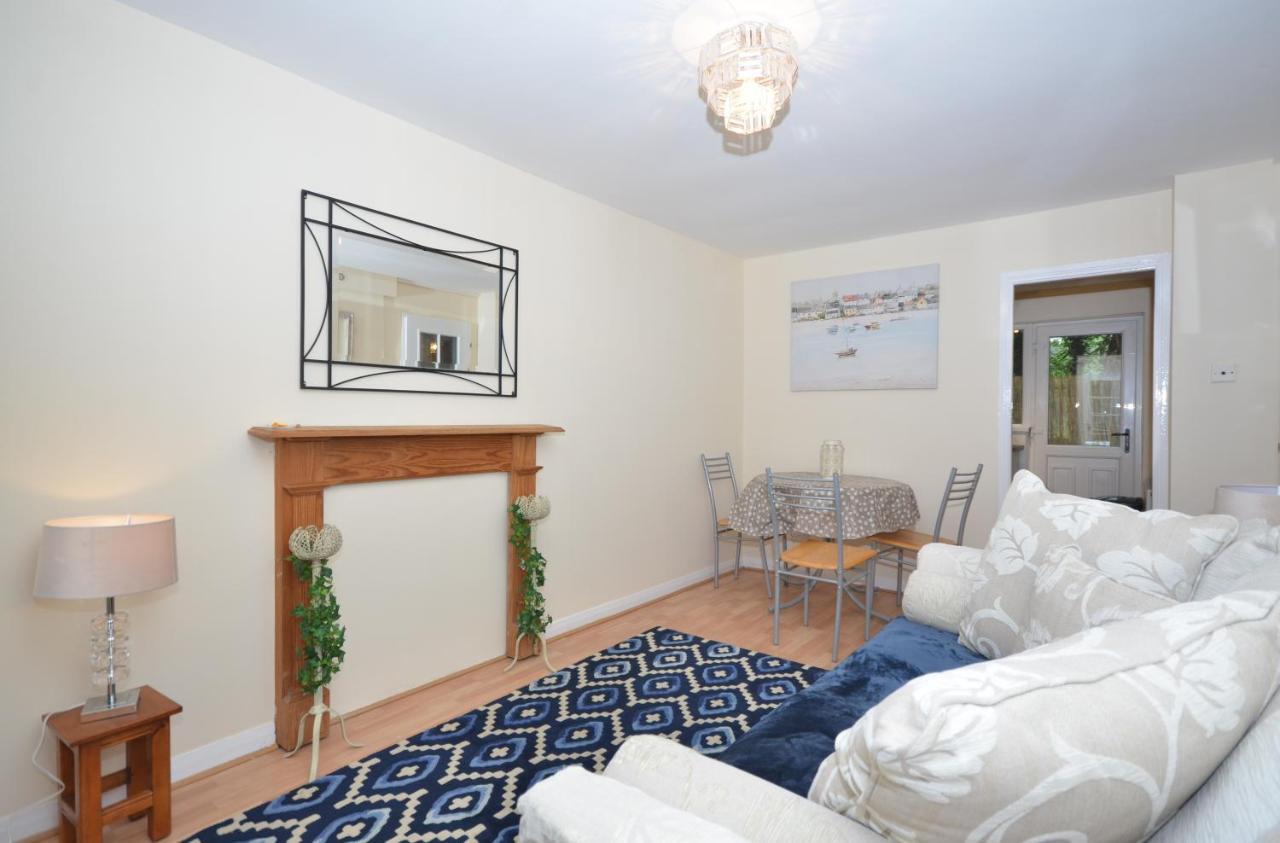 Bright Stylish 2 Bedroom Garden South Close To Everything Belfast