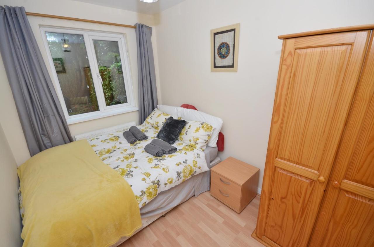 Bright Stylish 2 Bedroom Garden South Close To Everything Belfast