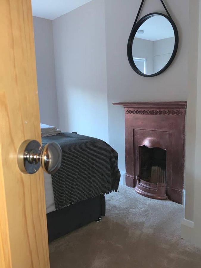 Holiday home Ebor. *cosy*homli*parking*wifi*smart Belfast