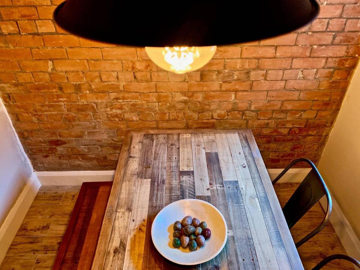 Ebor. *cosy*homli*parking*wifi*smart