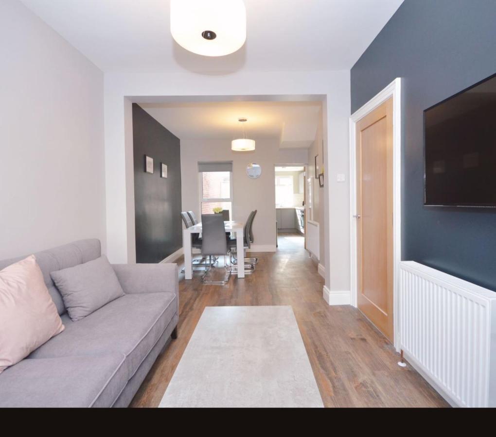 Modern Queens Quarter Townhouse 1 *