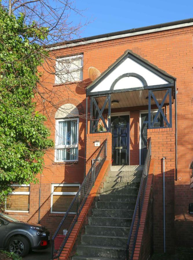 Apartment Perfect Location - Parking - 3 Beds - 2 Bedrooms Belfast