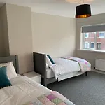City Break Plush Pad, Walking Distance To City Centre
