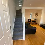 Modern Two Bedroom House Close To City Centre