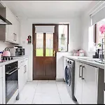Spacious House City Skyline And Mountain Views Close Too Belfast Centre And Airports Free Parking