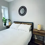 Stylish 2 Bedroom City Apartment
