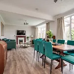 Cavehill View - Amazing 4-Bedroom Detached House With Garden In A Great Location - Loads Of Space With Free Parking