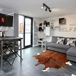 Neat City Apartment - Secure Parking - Wifi - Sleeps 4 - No Parties