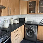 2 Bedroom House In Belfast With Garden