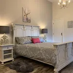 Millbrae Lodges