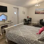 Millbrae Lodges