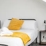 Attic Style 2 Bed Duplex Apartment With Rooftop Patio Belfast