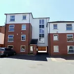 Cosy 1 Bedroom Apartment With Secure Private Parking And Excellent Transport Links