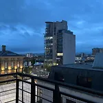 Stylish 1 Bed Apartment In Belfast City Centre