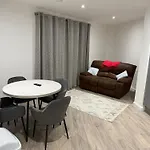 Modern - City Centre - 2Br Apt