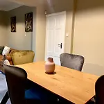 Eachtra House-Minutes From City