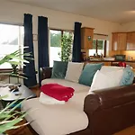 Laxey Place Maisonette East Belfast -Private Parking, Transport Links