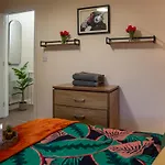 2 Bed Mid-Terrace House With Free Parking