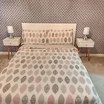 2 Bed 2 Bath, Cathedral Quarter, Free Parking - Albert Clock Tower