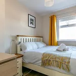 Welcome To Belfast: Your Gateway To Unforgettable Memories! Spacious 3 Bedroom, Family Home.