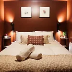 Upper Eastside - King Bed & Free Bikes