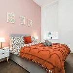 Unique City Townhouse - Modern & Central Location