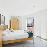 Contemporary 2 Bed City Centre