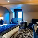 Ten Square Hotel