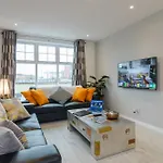 Alfred St Apartment