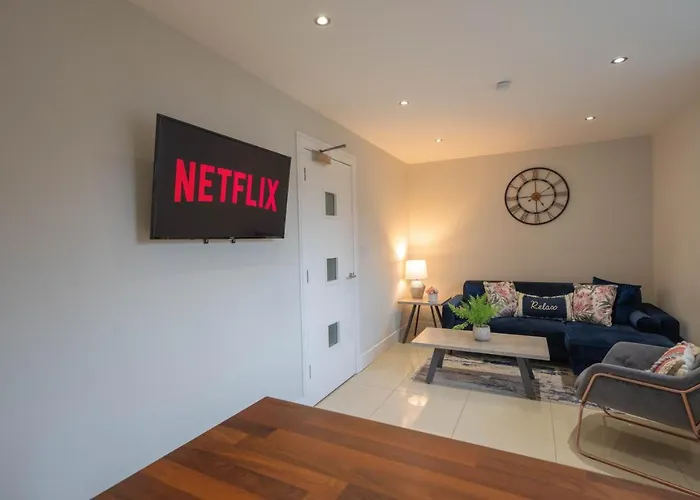 Family Apartment Sleeps 6 In Botanic Queens Area
