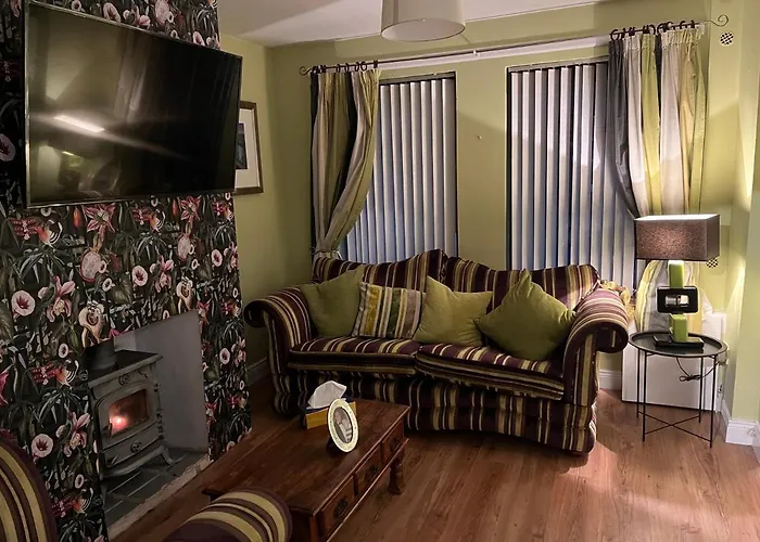 11 Parkmore Street, Ormeau Road, Belfast, Bt7 2Gt, 2 Bedroom House