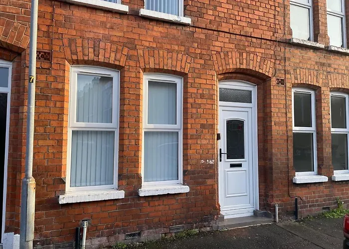 Pass The Keys Lovely 2Br Terrace House Ormeau Park Area