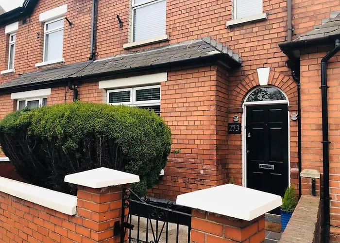 Cosy Two Bed Terraced House 7Min Drive From City