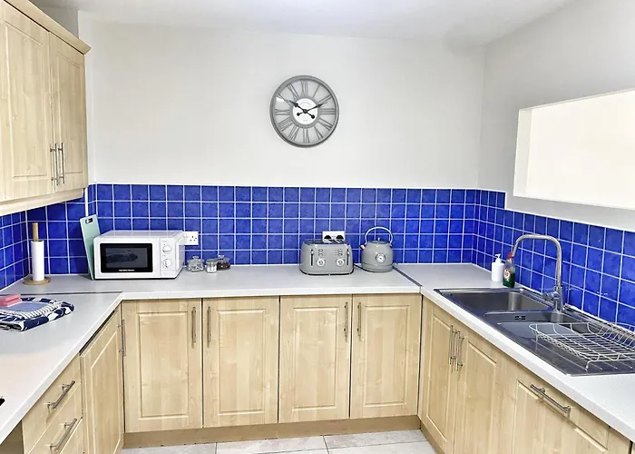 2 Bed 2 Bath, Cathedral Quarter, Free Parking - Albert Clock Tower