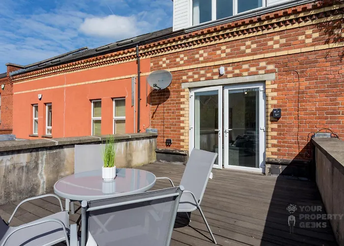 Attic Style 2 Bed Duplex Apartment With Rooftop Patio Belfast