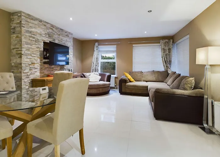 Free Parking - Stunning 2 Bedroom Apartment
