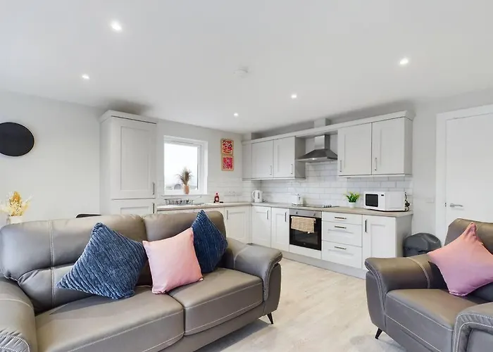 Contemporary 2-Bedroom Apartment