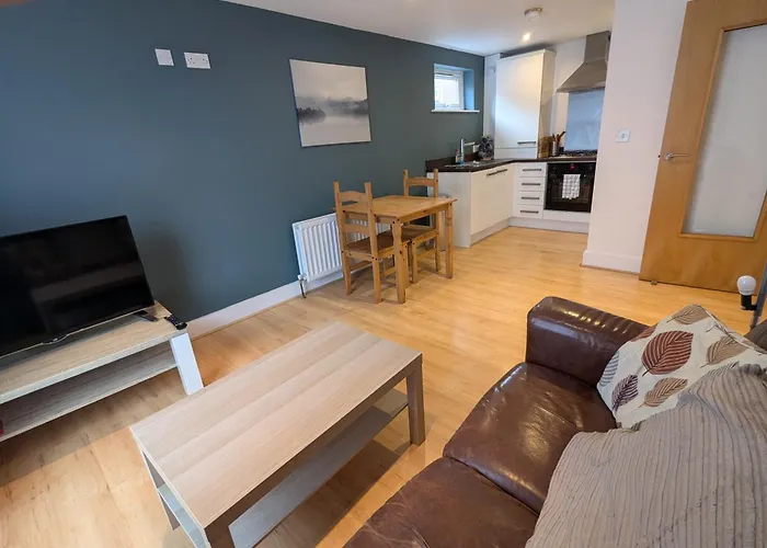 Cosy 1 Bedroom Apartment With Secure Private Parking And Excellent Transport Links