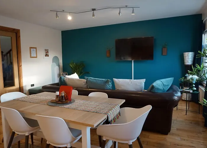 Laxey Place Maisonette East Belfast -Private Parking, Transport Links
