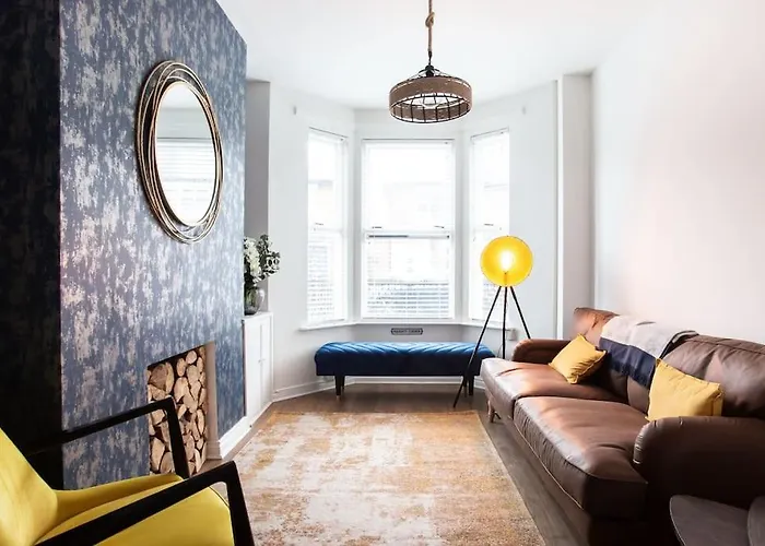 Luxurious 4-Bed Townhouse In The Heart Of Belfast