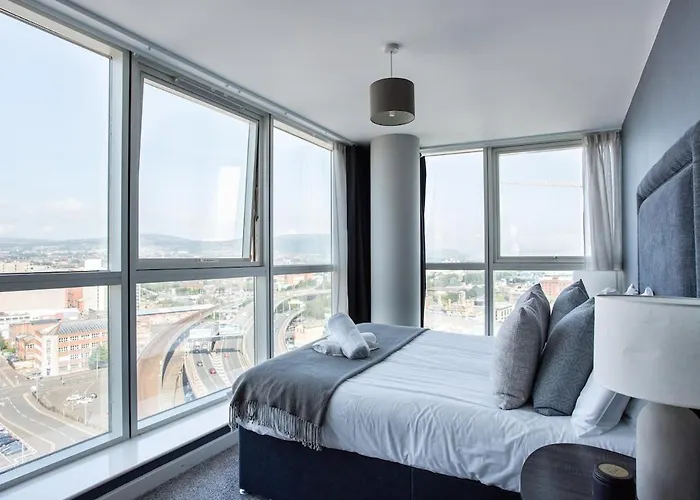 Titanic And City Views I Ultra Luxury City Parking I Long Stay