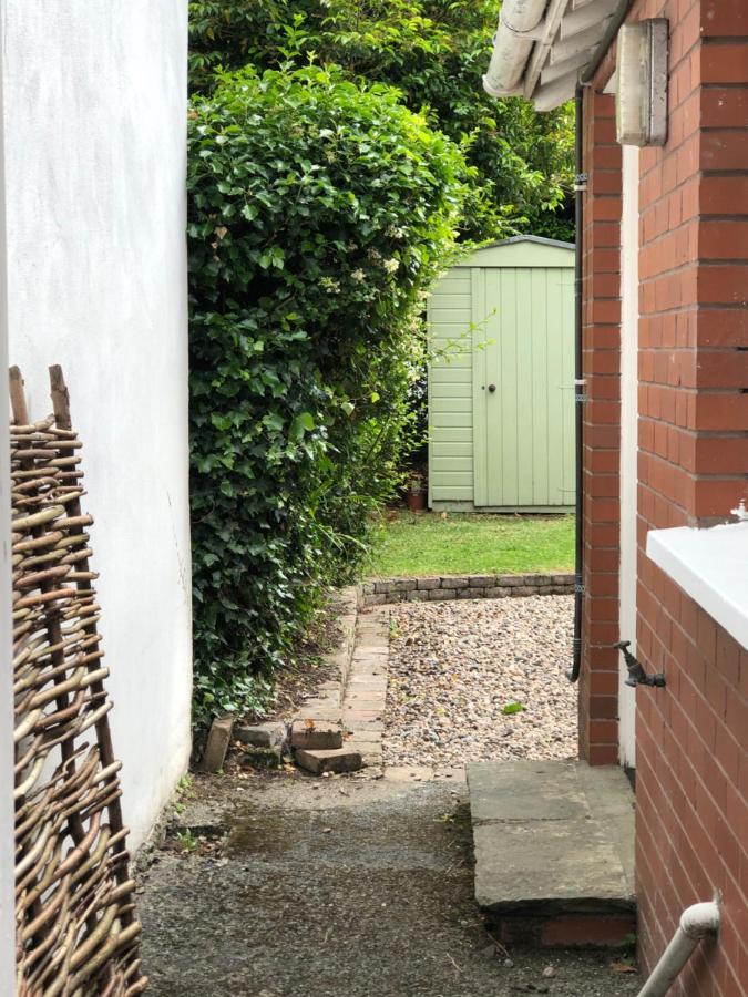 Beersbridge Cottage Near Titanic Centre & Airport Holiday home